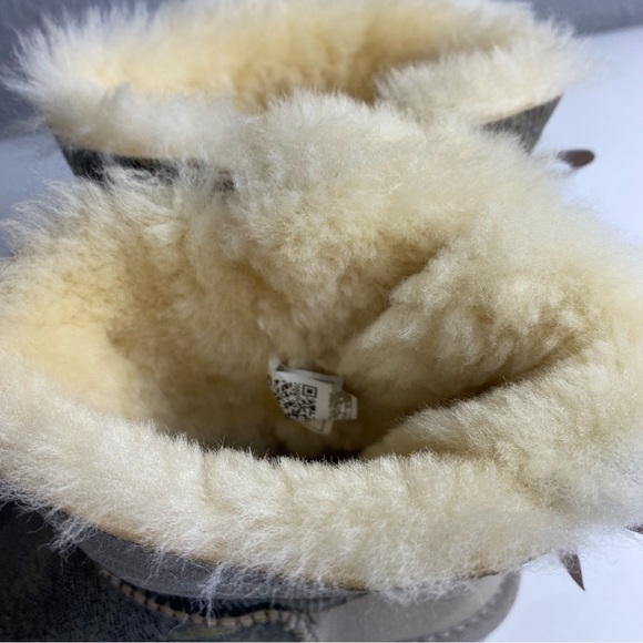 UGG Bailey Bow Short Snake Shearling Boots SZ 7 - Picture 7 of 11